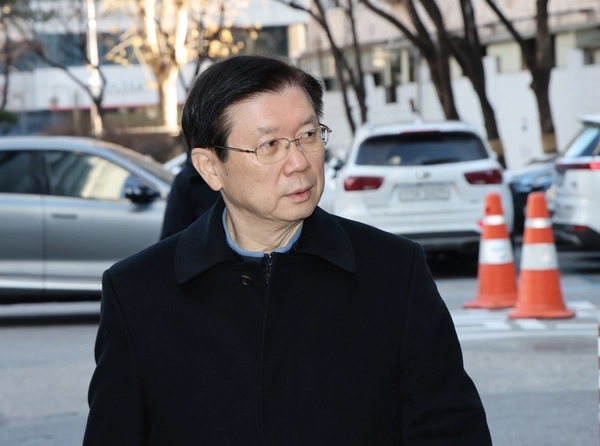 윤석열 대통령에 대한 고위공직자범죄수사처의 체포영장 집행을 저지한 박종준 대통령 경호처장이 10일 오전 서울 서대문구 국가수사본부로 출석하고 있다. 2025.1.10 /공동취재