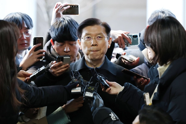윤석열 대통령에 대한 고위공직자범죄수사처의 체포영장 집행을 저지한 박종준 대통령 경호처장이 10일 오전 서울 서대문구 국가수사본부로 출석하고 있다. 2025.1.10 /공동취재