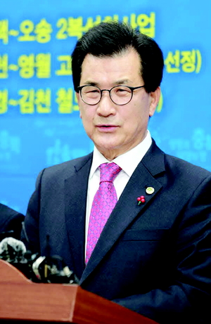 이시종 대한민국헌정회 개헌특위 간사(前충북도지사) “先 개헌 後 대선… 분권형 대통령제 핵심과제” [정치 원로·전문가 개헌 제언]