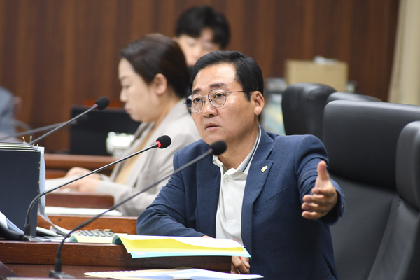 인천 미추홀구 이동노동자 권익보호를 위한 지원 조례를 발의한 김진구(더불어민주당·라선거구) 미추홀구 의원. /미추홀구의회 제공