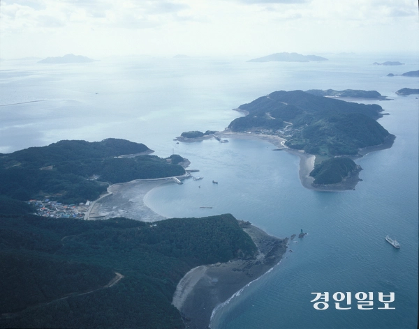 이작도내 한 유치원에 신입생이 입학해 1년만에 다시 문을 열 예정이다. 사진은 옹진군 대이작도·소이작도. /경인일보DB
