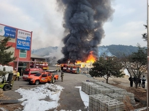 광주 가구공장 창고서 불…인명피해 없어