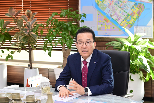 이재호 인천연수구청장은 ‘유지경성’(有志竟成)의 마음가짐으로 구민들과의 약속을 지키기 위해 올해도 최선을 다하겠다”고 신년 포부를 밝혔다. /연수구 제공