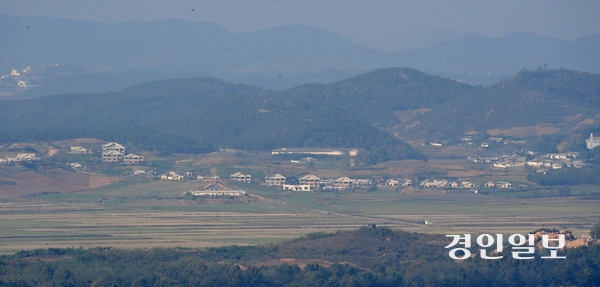 파주시 오두산 통일전망대에서 바라본 북한 황해북도 개풍군에 적막감이 흐르고 있다. /경인일보DB