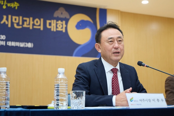이충우 여주시장은 지난 13일 점동면 행정복지센터에서 열린 ‘2025년 새해 시민과의 대화’에서 농업정책의 중요성을 강조했다. 2025.1.13 /여주시 제공