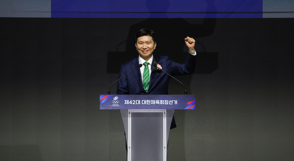 제42대 대한체육회장으로 뽑힌 유승민 당선인이 소감을 발표하고 있다. 2025.1.14 /연합뉴스