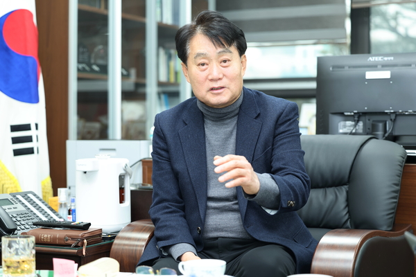 군포의 주거, 교통, 경제 개선에 주력하고 있는 하은호 군포시장은 “올 한 해 군포의 재도약을 위한 발판을 완전하게 만들어 내는데 집중하겠다”고 말했다. /군포시 제공