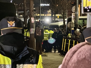 공수처·경찰 관저 진입 시도… 한남동 ‘긴장감 최고조’