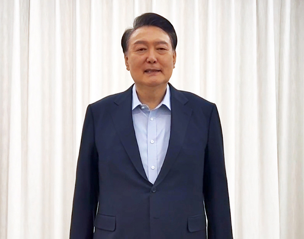 윤석열 대통령이 15일 공수처 출석 관련 대국민 담화를 하고 있다. 2025.1.15 /대통령실 제공