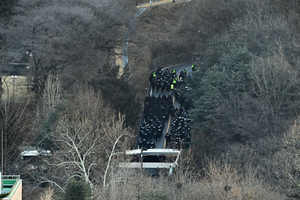 공수처·경찰, 관저 3차 저지선 도착… 윤대통령 체포영장 집행 속도