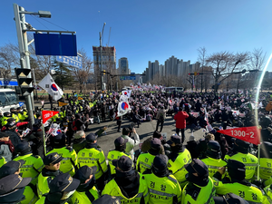 경찰, 尹 조사중인 공수처에 ‘기동대 900여명’ 배치