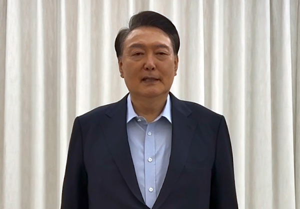 윤석열 대통령이 15일 공수처 출석 관련 대국민 담화를 하고 있다. 2025.1.15 /대통령실 제공