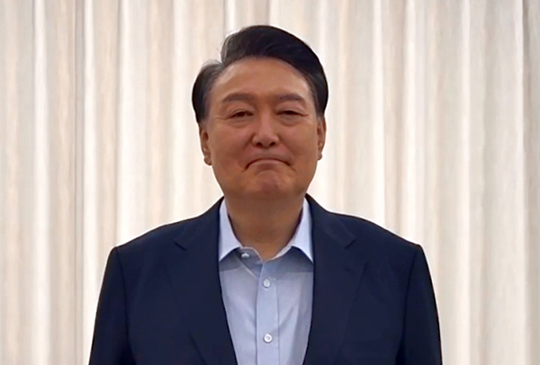 윤석열 대통령이 15일 공수처 출석 관련 대국민 담화를 하고 있다. 2025.1.15 /대통령실 제공