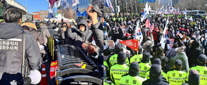[영상+] 윤석열 대통령 체포, 환호와 분노로 극명히 갈라진 민심