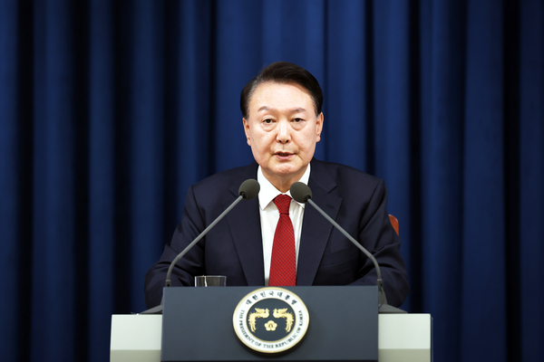 윤석열 대통령이 지난달 3일 밤 서울 용산 대통령실 청사에서 긴급 대국민 특별 담화를 하고 있다. 2024.12.3 /연합뉴스