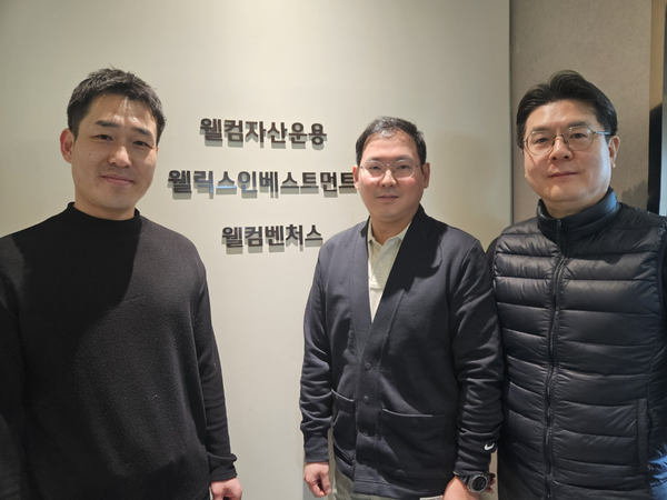 인천테크노파크 창업도약패키지 지원사업에 참여한 에스티리테일이 지난 10일 웰컴벤처스로부터 5억원의 투자를 받았다. 에스티리테일 김태성(사진 왼쪽부터) 대표와 웰컴벤처스 서종호 부장, 이승휘 전무. 2025.1.16 /인천TP 제공