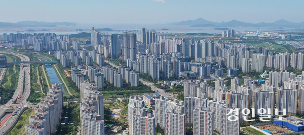 인천 청라도시 내 아파트단지들. /경인일보DB