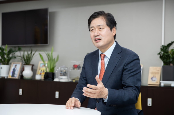 강범석 인천 서구청장은 “민생경제 회복과 지역경제 성장을 최우선 과제로 설정하겠다”고 말했다. /서구 제공