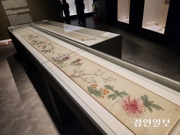 손극홍의 ‘꽃과 식물’. 2025.1.20 /구민주기자 kumj@kyeongin.com