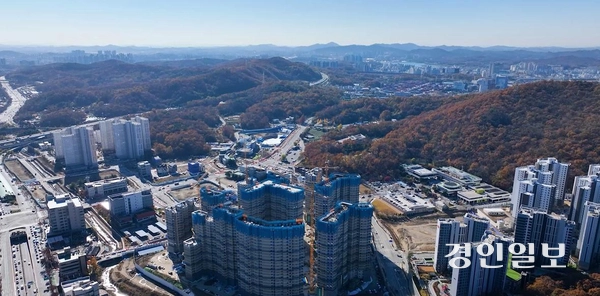 의왕시청 일원에서 진행 중인 고천공공주택지구 조성사업 전경. /의왕시 제공