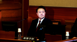 대통령 첫 헌재 출석한 윤석열 대통령 ‘셀프 변론’