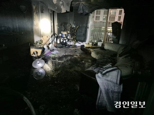 불이 난 평택 안중읍의 아파트 내부. 2025.1.22 /경기도소방재난본부 제공