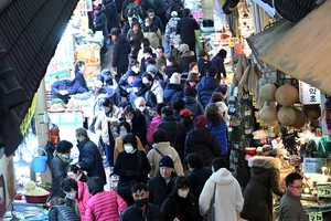 [화보] 설맞이 제수용품 준비로 북적이는 시장
