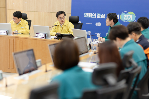 김동연 경기도지사가 27일 오전 재난안전대책본부를 찾아 대설 대비 현황을 점검하고 있다. 2025.1.27 /경기도 제공