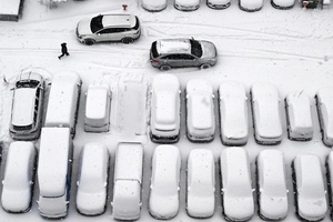 [화보] 흰 이불 덮은 자동차들