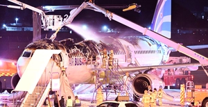 [화보] 김해공항 에어부산 여객기 화재