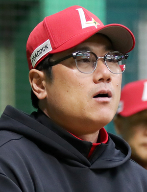 SSG 퓨처스 박정권 감독 “수비 파트 가장 중요… 선수 성장위해 잘 이끌 것”