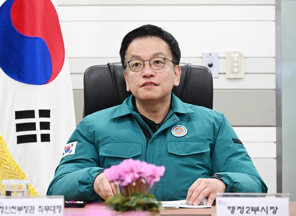 최상목 대통령 권한대행 부총리 겸 기획재정부 장관이 27일 중구 서울종합방재센터를 방문해 설 명절 화재예방 및 응급환자 이송대책을 점검하며 현황을 청취하고 있다. 2025.1.27 /연합뉴스