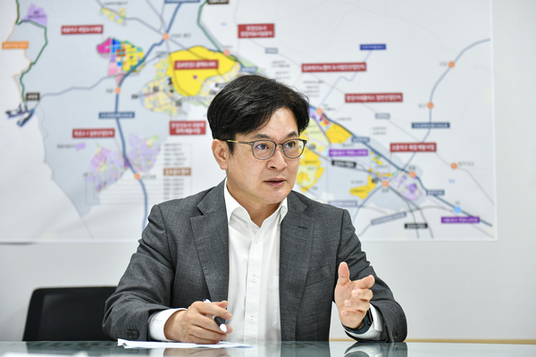 김병수 김포시장은 “서울 2·5·9호선 전철이 뚫리고 나면 각종 사회인프라가 따라붙으면서 도시 발전의 획기적인 디딤돌이 될 것”이라고 말했다. /김포시 제공