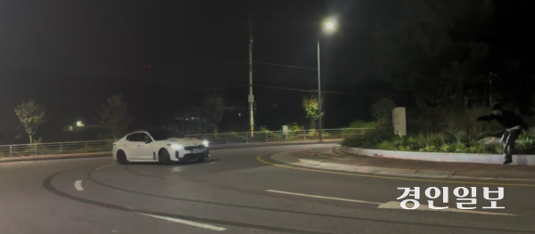 용인 에버랜드 주변 도로서 드리프트하는 차량. /경기남부경찰청 제공