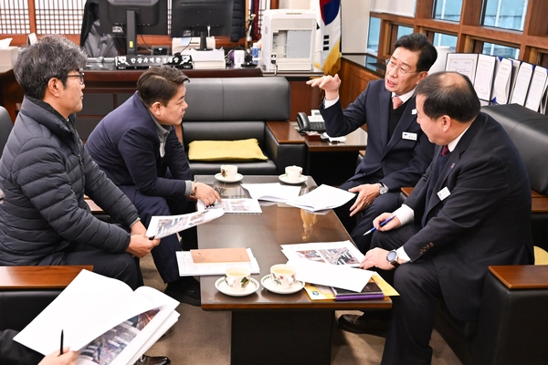 양평군이 군의 주요현안 해결을 위해 한강유역환경청을 방문, 협조와 지원을 건의했다. /양평군 제공