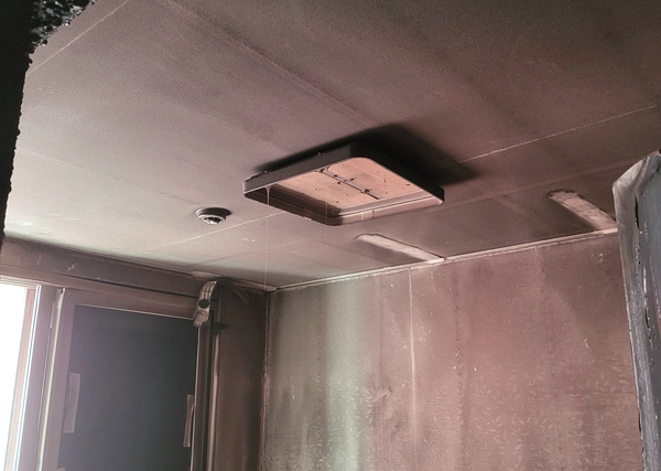 지난달 25일 연천군 백학면 한 주택에서 화재사고가 발생했으나, 정상작동한 화재경보기로 큰 피해를 예방했다. 사진은 화재로 일부 훼손된 주택 내부. 2025.1.25 /연천군 제공