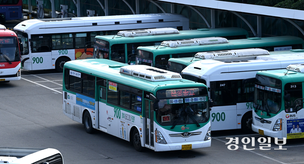 수원시내 한 버스 차고지. /경인일보DB
