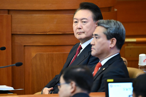 [속보] 윤 대통령, 탄핵 심판 세 번째 출석