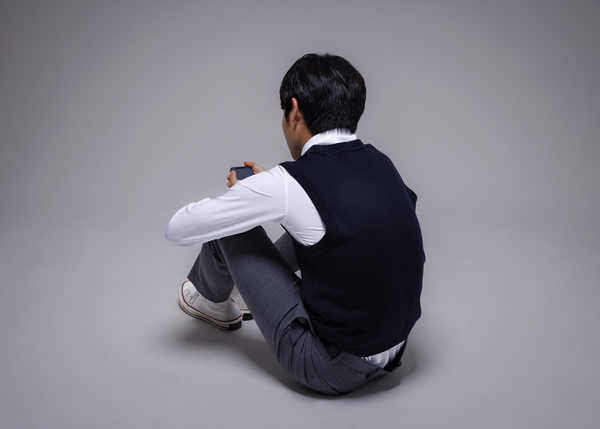 해외서는 청소년들의 SNS 사용을 막기 위한 법안이 제정되고 있다. /클립아트코리아