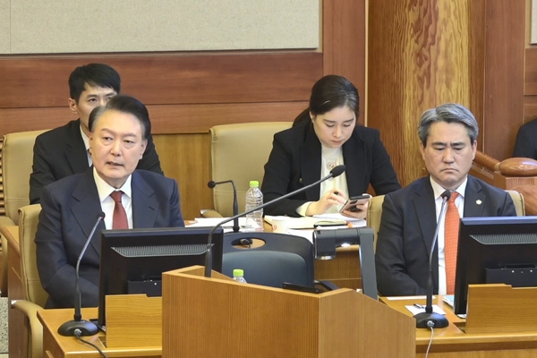 윤석열 대통령이 4일 서울 종로구 헌법재판소에서 열린 본인의 탄핵심판 5차 변론에 피청구인으로 출석해 발언하고 있다. 2025.2.4 /연합뉴스