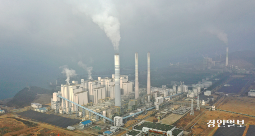 인천은 지난해 전국 7대 특별·광역시 중 가장 많은 전력을 생산하는 것으로 집계됐다. 지역 주요 전력 발전시설인 옹진군 영흥석탄화력발전소 전경. /경인일보 DB