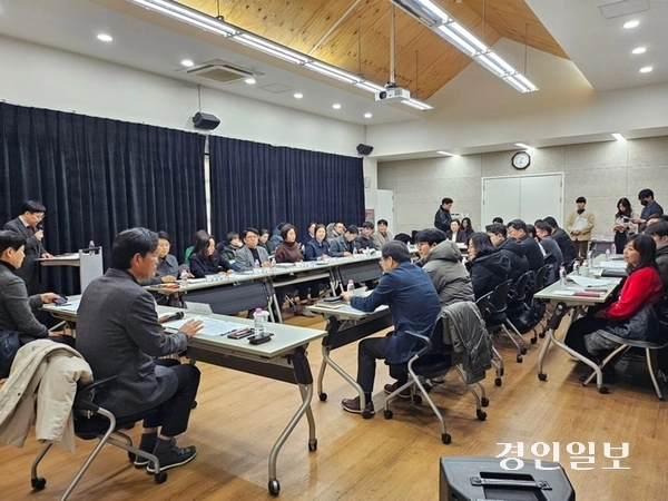 6일 인천 중구 인천아트플랫폼에서 열린 ‘개항장 활성화 회의’에서 참석자들이 개항장 글로벌 명소화 방안을 논의하고 있다. 2025.2.6 /인천시 제공
