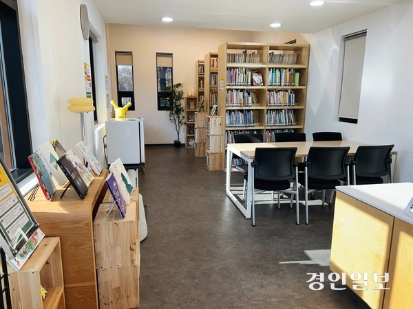 지난달 20일 재개관한 ‘강촌공원 책쉼터’. /고양시 제공