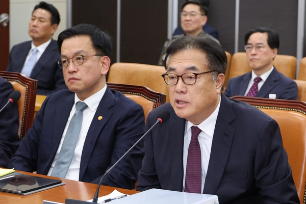 정진석 대통령 비서실장이 6일 국회에서 열린 ‘윤석열 정부의 비상계엄 선포를 통한 내란 혐의 진상규명 국정조사 특별위원회’ 3차 청문회에서 질문에 답하고 있다. 2025.2.6 /연합뉴스