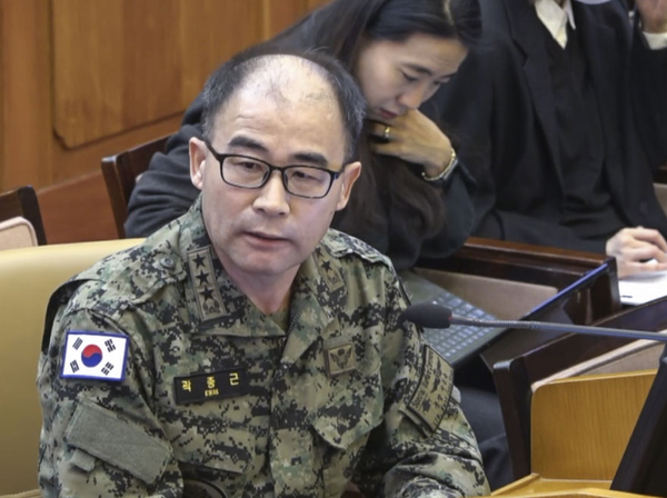 곽종근 전 육군 특수전사령관이 6일 서울 종로구 헌법재판소에서 열린 윤석열 대통령 탄핵 심판 6차 변론에 증인으로 출석해 피청구인인 윤 대통령 측 대리인들의 질문에 답하고 있다. 2025.2.6 /연합뉴스
