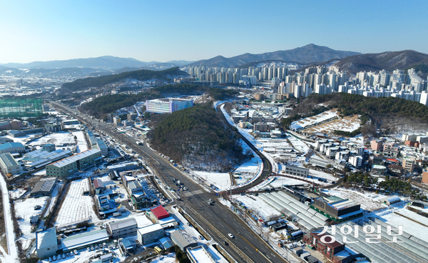 광주시가 열악한 도로망 개선에 사활을 걸고 있는 태전동 지역 도로 상황. /광주시 제공