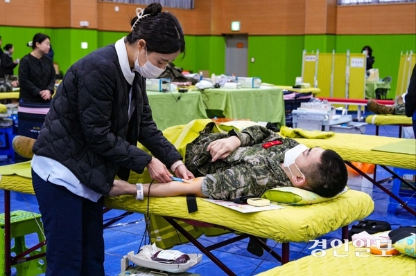 대한적십자사 인천혈액원과 서해 최북단 백령도를 수호하는 해병대 제6여단이 오는 14일까지 헌혈 릴레이를 이어간다. 2025.2.10/대한적십자사 인천혈액원 제공