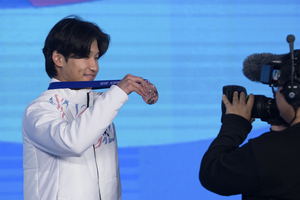 [하얼빈 동계 AG] ‘고교생 스노보더’ 강동훈, 슬로프스타일 이어 빅에어로 두 번째 동메달