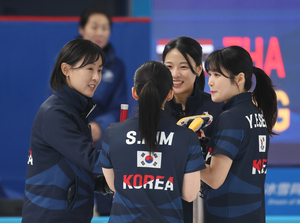 [하얼빈 동계 AG] 한국 여자 컬링, 일본 잡고 예선 2연승