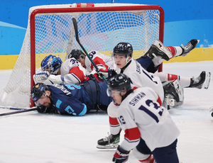 [포토] 치열한 육탄 방어